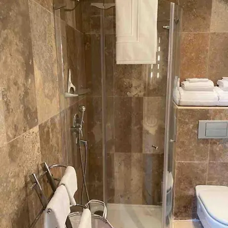 66c4 Unique 6-person Chateau 페르피냥
