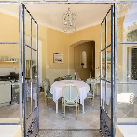 66c4 Unique 6-person Chateau 페르피냥