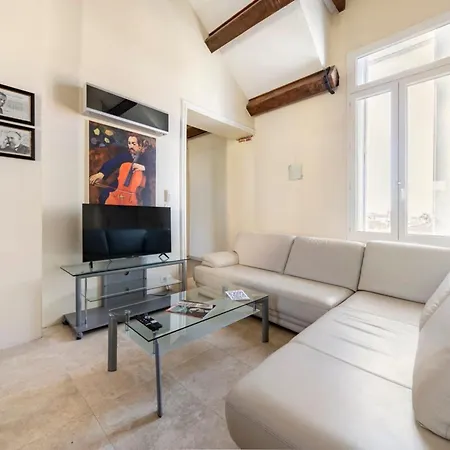66c4 Unique 6-person Chateau